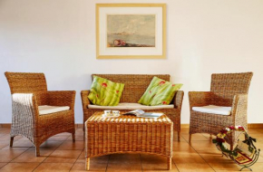 Гостиница Bella Vista CaseSicule, Sea View Apartment with Terrace, Beach 50 m, Wi-Fi  Поццалло